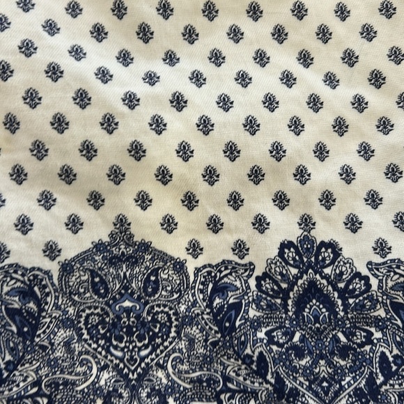 Artisan NY Patterned Women Shorts size 6, blue and white cotton blend casual - Picture 6 of 7